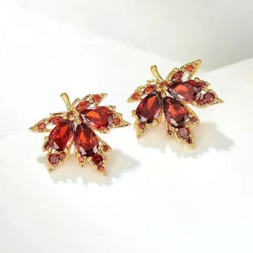 NWOT - Maple Leaf Design with Red Zircon Decor Stud Earrings (1.7cmX1.7cm)